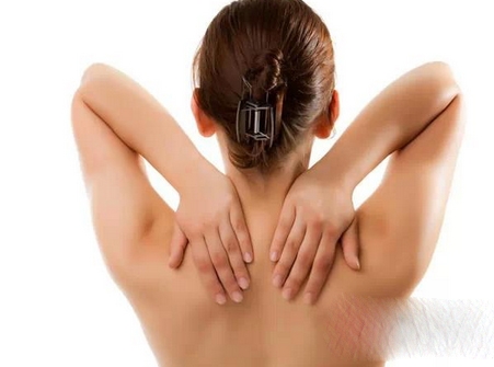 如何有效的預(yù)防頸椎?。拷棠阋惶最i椎病治療方法