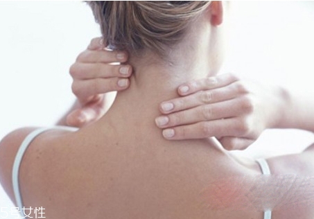 如何有效的預(yù)防頸椎?。拷棠阋惶最i椎病治療方法