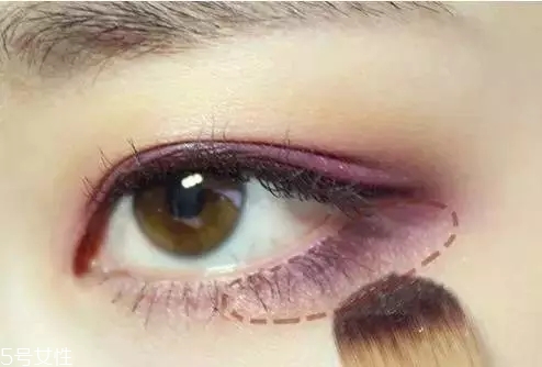 煙熏妝攻略，教你點不一樣的