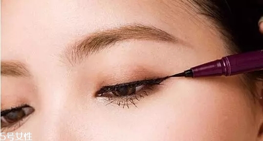 要去面試了，換個合適的妝容再去吧