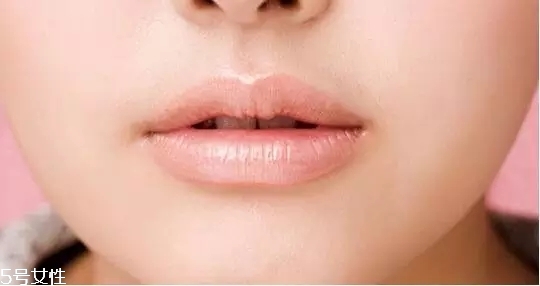 要去面試了，換個合適的妝容再去吧