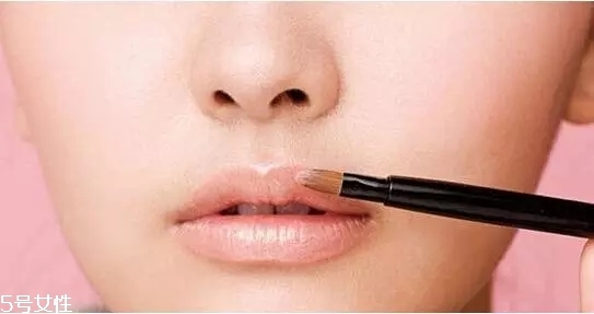 要去面試了，換個合適的妝容再去吧