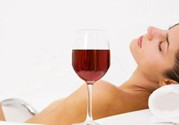 女性喝紅酒美容，一天喝多少比較好