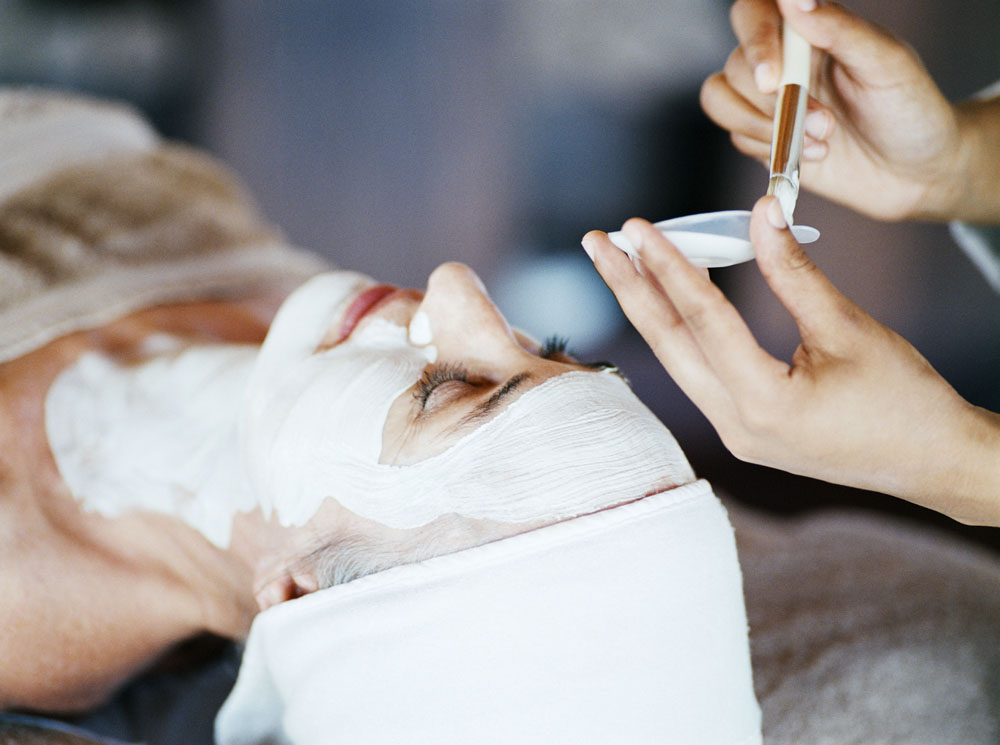 敷面膜后還要洗臉嗎 敷面膜后還要洗臉嗎