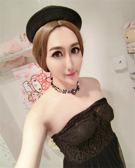 又見整容奇葩 蛇精男成蛇精女 又見整容奇葩 蛇精男成蛇精女