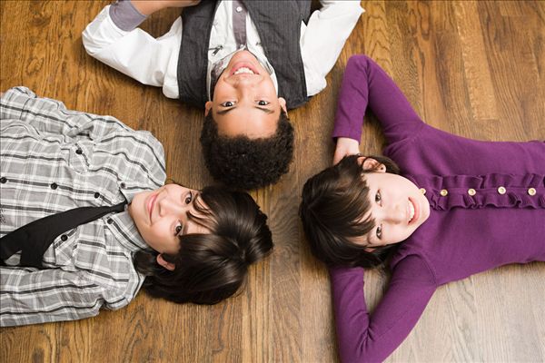 地板上的劃痕怎么去除 省錢(qián)打掃技巧 地板上的劃痕怎么去除 省錢(qián)打掃技巧