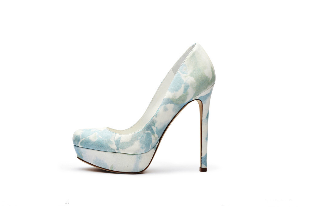 女性拒絕穿高跟鞋的理由 胸部下垂 女性拒絕穿高跟鞋的理由 胸部下垂