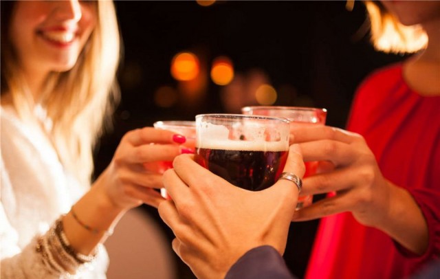 一喝酒就臉紅是怎么回事 一喝酒就臉紅是怎么回事