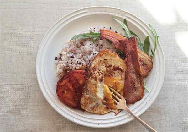 烤番茄煎蛋雜糧飯?jiān)趺醋?美味拌飯這樣做 烤番茄煎蛋雜糧飯?jiān)趺醋?美味拌飯這樣做