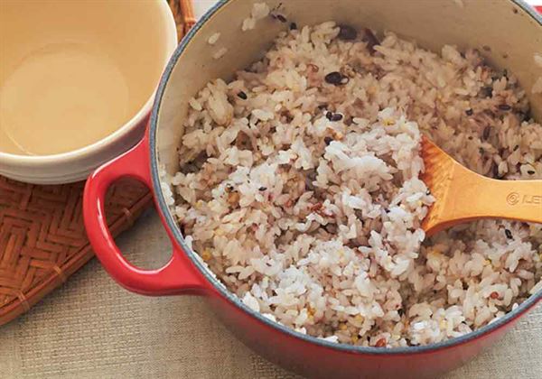 烤番茄煎蛋雜糧飯?jiān)趺醋?美味拌飯這樣做 烤番茄煎蛋雜糧飯?jiān)趺醋?美味拌飯這樣做