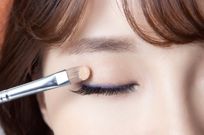 魅惑眼妝畫法 柔感煙燻眼影取代眼線 魅惑眼妝畫法 柔感煙燻眼影取代眼線