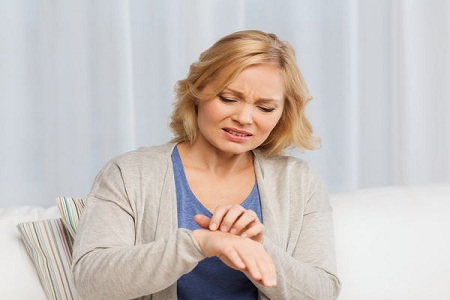 皮膚炎是什么引起的?體質(zhì)血虛生風(fēng)要小心 皮膚炎是什么引起的?體質(zhì)血虛生風(fēng)要小心