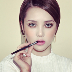 洋娃娃般的完美眼妝 洋娃娃般的完美眼妝