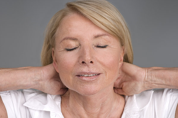 脖子頸部不舒服睡不好 自制毛巾枕助好眠 脖子頸部不舒服睡不好 自制毛巾枕助好眠