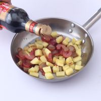 臘肉土豆?fàn)F飯?jiān)趺醋?健康午餐制作方法 臘肉土豆?fàn)F飯?jiān)趺醋?健康午餐制作方法