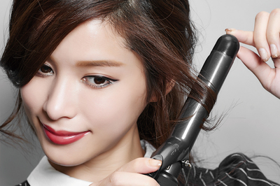 散發(fā)性感女人味 線條感低馬尾 散發(fā)性感女人味 線條感低馬尾