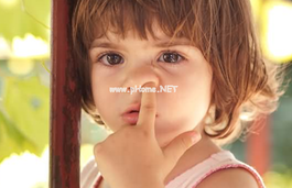 寶寶愛挖鼻孔怎么辦有什么危害 寶寶愛挖鼻孔怎么辦有什么危害