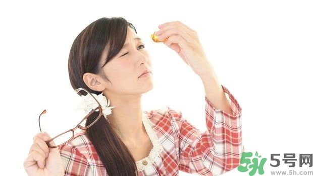 看完書馬上睡覺 翹二郎腿對眼睛傷害大 看完書馬上睡覺 翹二郎腿對眼睛傷害大