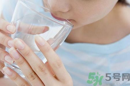 腰部疼痛的原因 5招預(yù)防尿管卡結(jié)石 腰部疼痛的原因 5招預(yù)防尿管卡結(jié)石