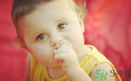 寶寶愛吃手指好嗎有什么好處.png 寶寶愛吃手指好嗎有什么好處.png