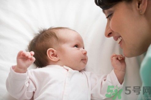 寶寶一直打嗝是怎么回事怎么辦.jpg 寶寶一直打嗝是怎么回事怎么辦.jpg