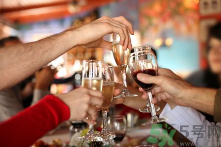 春節(jié)狂吃無負(fù)擔(dān) 營養(yǎng)師教你5招好方法 春節(jié)狂吃無負(fù)擔(dān) 營養(yǎng)師教你5招好方法