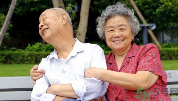 70歲老人性生活怎么解決 70歲老人如何過性生活 70歲老人性生活怎么解決 70歲老人如何過性生活