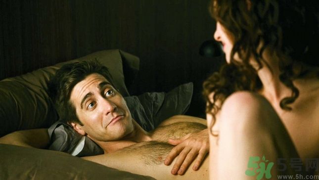 幫女人脫內(nèi)衣的禮節(jié) 幫女朋友脫褲子情趣方法 幫女人脫內(nèi)衣的禮節(jié) 幫女朋友脫褲子情趣方法