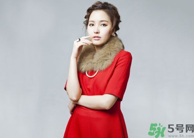 紅色服裝搭配的時(shí)尚彩妝方法 紅色服裝搭配的時(shí)尚彩妝方法