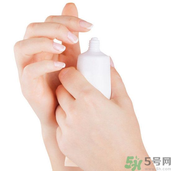 和粗糙的雙手說bye-bye 擁有滑嫩雙手的訣竅 和粗糙的雙手說bye-bye 擁有滑嫩雙手的訣竅