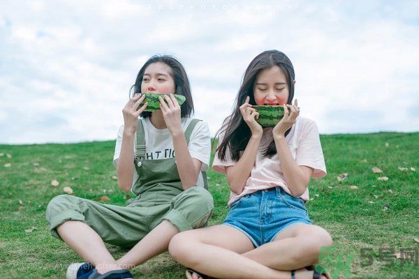月經(jīng)期間可以吃西瓜么?經(jīng)期吃西瓜好嗎 月經(jīng)期間可以吃西瓜么?經(jīng)期吃西瓜好嗎