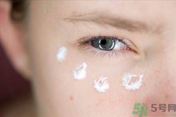我14歲眼睛下面有皺紋怎么辦 我14歲眼睛下面有皺紋怎么辦