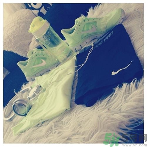 易發(fā)胖的人4件事?易發(fā)胖的食物有哪些 易發(fā)胖的人4件事?易發(fā)胖的食物有哪些