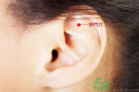 痛經(jīng)難受怎么辦?捏這個(gè)穴位緩解月經(jīng)痛疼 痛經(jīng)難受怎么辦?捏這個(gè)穴位緩解月經(jīng)痛疼