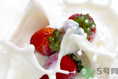 草莓能和牛奶一起吃嗎?草莓和牛奶可以一起吃嗎.png 草莓能和牛奶一起吃嗎?草莓和牛奶可以一起吃嗎.png