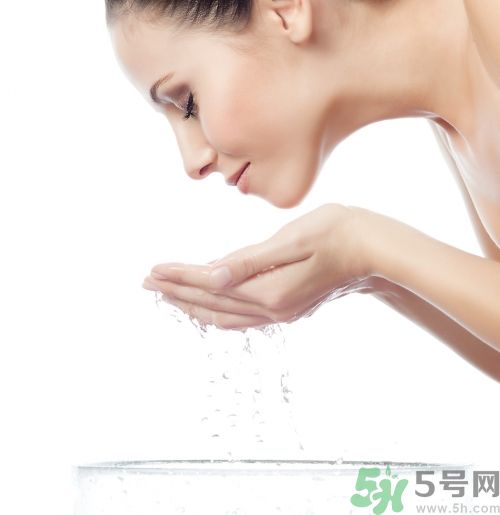 平時(shí)不保養(yǎng) 也能有干燥無(wú)緣的水嫩肌膚 平時(shí)不保養(yǎng) 也能有干燥無(wú)緣的水嫩肌膚