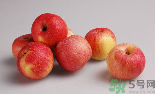 蘋果皮上刮下很多白色粉末是怎么回事? 蘋果皮上刮下很多白色粉末是怎么回事?