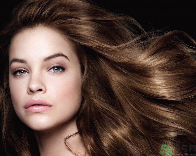 頭發(fā)也能像玫瑰一樣香嗎?打造讓他想埋首的玫瑰發(fā)香 頭發(fā)也能像玫瑰一樣香嗎?打造讓他想埋首的玫瑰發(fā)香