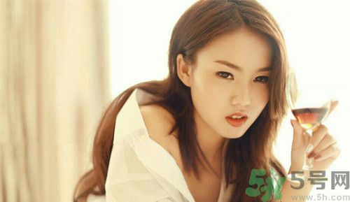 肚子疼是不是快來(lái)月經(jīng)了?來(lái)月經(jīng)的征兆有哪些 肚子疼是不是快來(lái)月經(jīng)了?來(lái)月經(jīng)的征兆有哪些