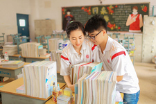 我12歲喜歡上了我同桌怎么辦?12歲喜歡同桌該表白嗎? 我12歲喜歡上了我同桌怎么辦?12歲喜歡同桌該表白嗎?