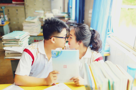 我12歲喜歡上了我同桌怎么辦?12歲喜歡同桌該表白嗎? 我12歲喜歡上了我同桌怎么辦?12歲喜歡同桌該表白嗎?