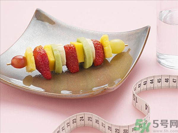 菠蘿和什么榨汁好喝？菠蘿榨汁加什么好喝？