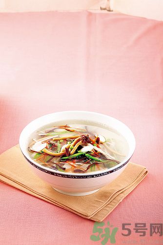 簡單蔬菜湯的做法有哪此些？蔬菜湯有美容的功效嗎