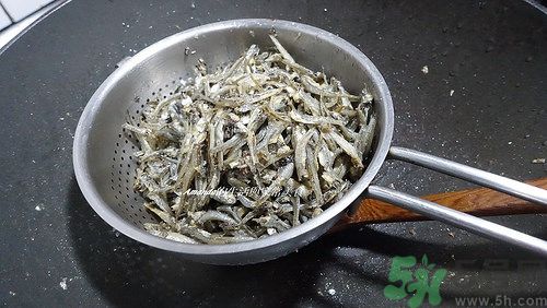 小魚干怎么炒好吃？蜜汁小魚干的做法