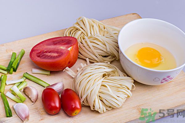 胃不好晚上吃面條好嗎？晚上吃面條容易消化嗎？