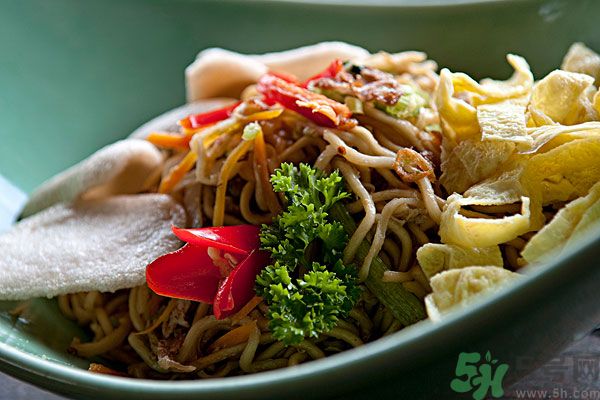 胃不好晚上吃面條好嗎？晚上吃面條容易消化嗎？