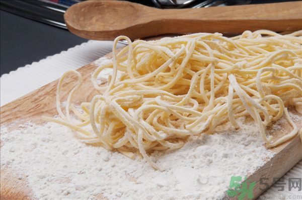 胃不好晚上吃面條好嗎？晚上吃面條容易消化嗎？