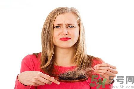 女性掉頭發(fā)很厲害是什么原因？掉頭發(fā)怎么辦？