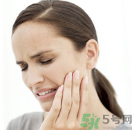 20歲長(zhǎng)智齒正常嗎？長(zhǎng)智齒該怎么辦？