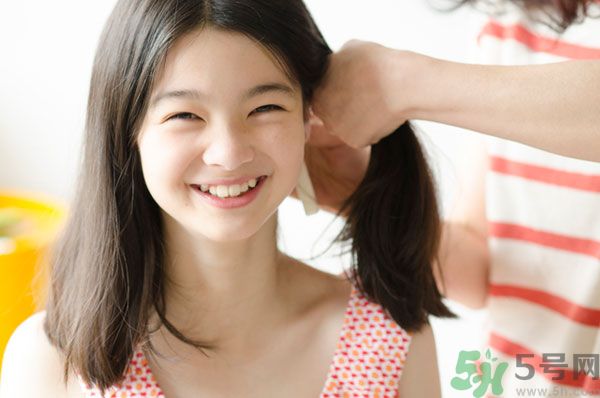 先用護發(fā)素還是先用洗發(fā)水？洗發(fā)水護發(fā)素的使用順序？